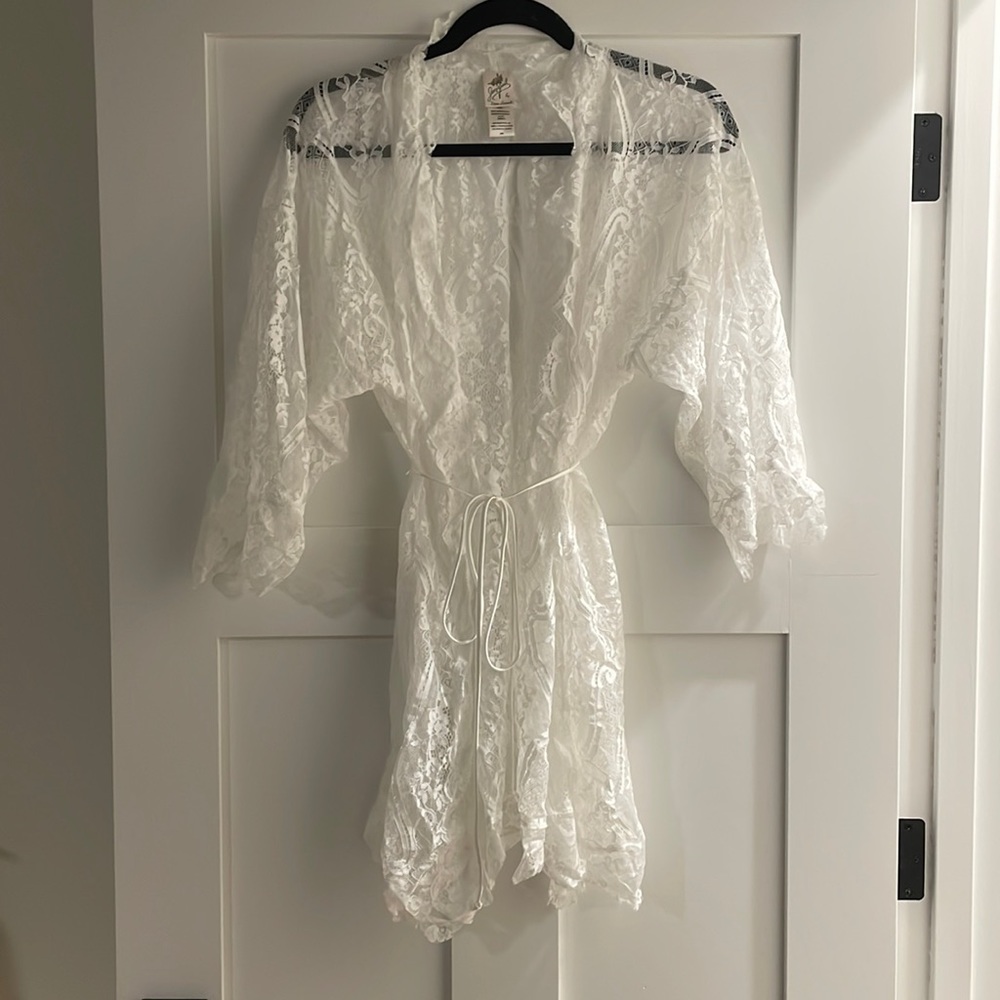 Janquil white lace bridal robe size medium